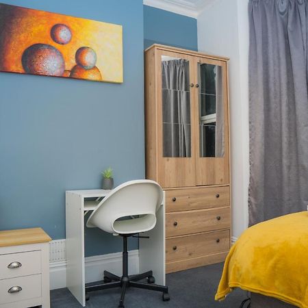 The Private Villa, Northampton Centre, 9 Beds, 5 Bedrooms, Sleeps 12 Exteriér fotografie