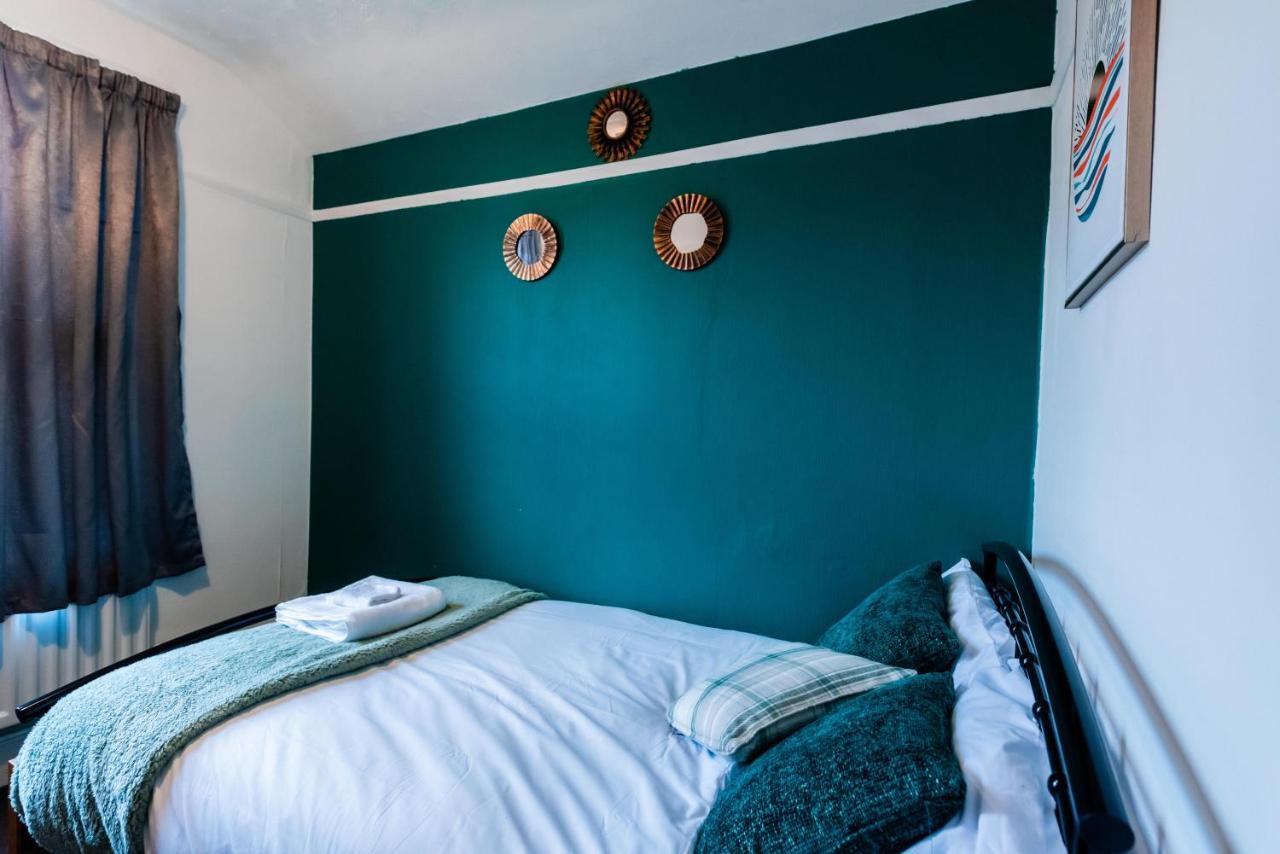 The Private Villa, Northampton Centre, 9 Beds, 5 Bedrooms, Sleeps 12 Exteriér fotografie