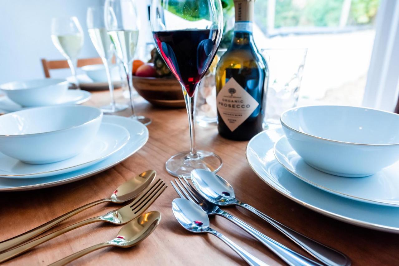 The Private Villa, Northampton Centre, 9 Beds, 5 Bedrooms, Sleeps 12 Exteriér fotografie