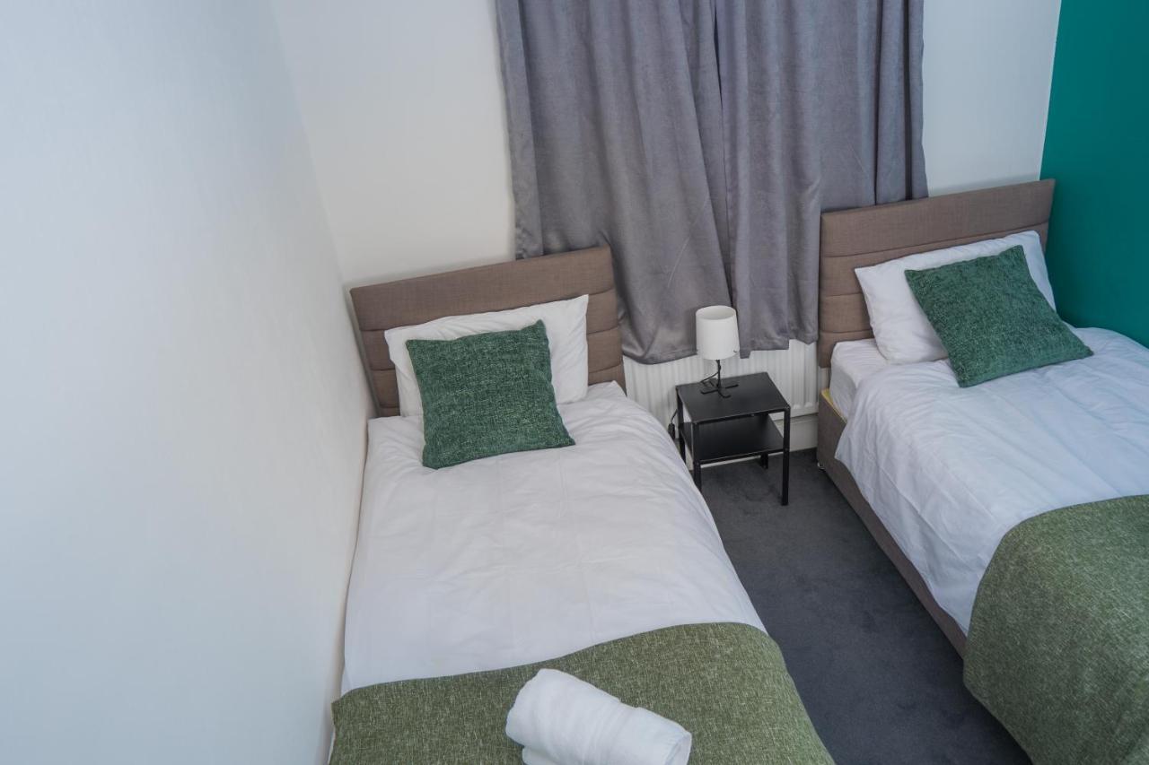 The Private Villa, Northampton Centre, 9 Beds, 5 Bedrooms, Sleeps 12 Exteriér fotografie