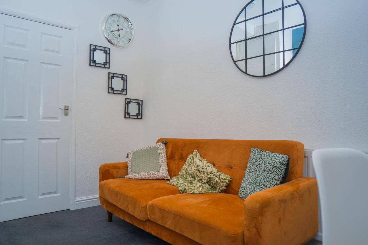 The Private Villa, Northampton Centre, 9 Beds, 5 Bedrooms, Sleeps 12 Exteriér fotografie