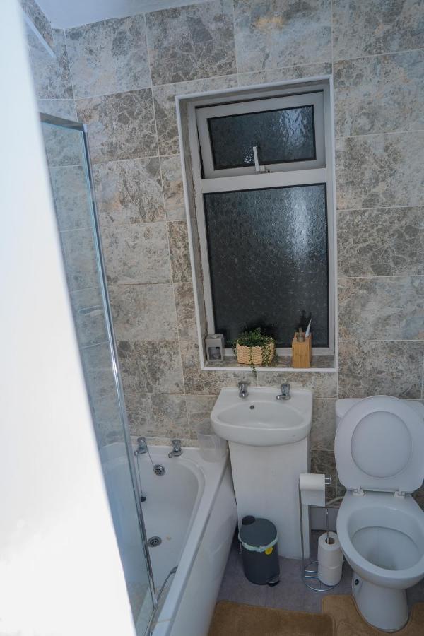 The Private Villa, Northampton Centre, 9 Beds, 5 Bedrooms, Sleeps 12 Exteriér fotografie