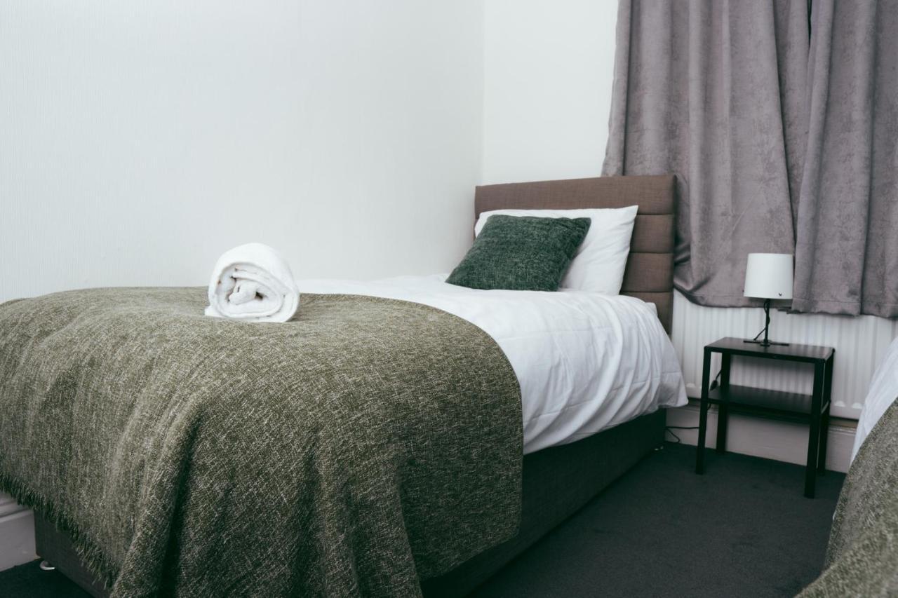 The Private Villa, Northampton Centre, 9 Beds, 5 Bedrooms, Sleeps 12 Exteriér fotografie