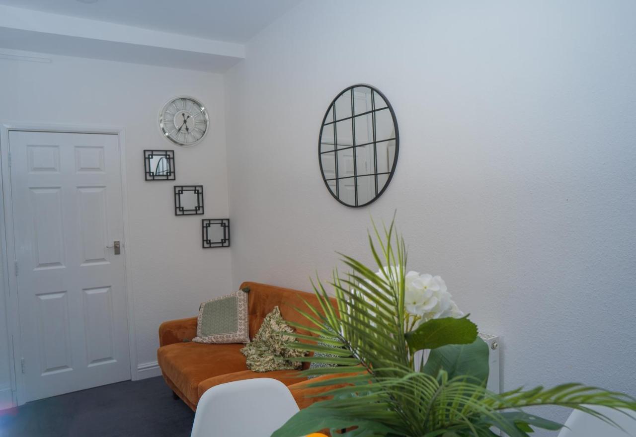 The Private Villa, Northampton Centre, 9 Beds, 5 Bedrooms, Sleeps 12 Exteriér fotografie