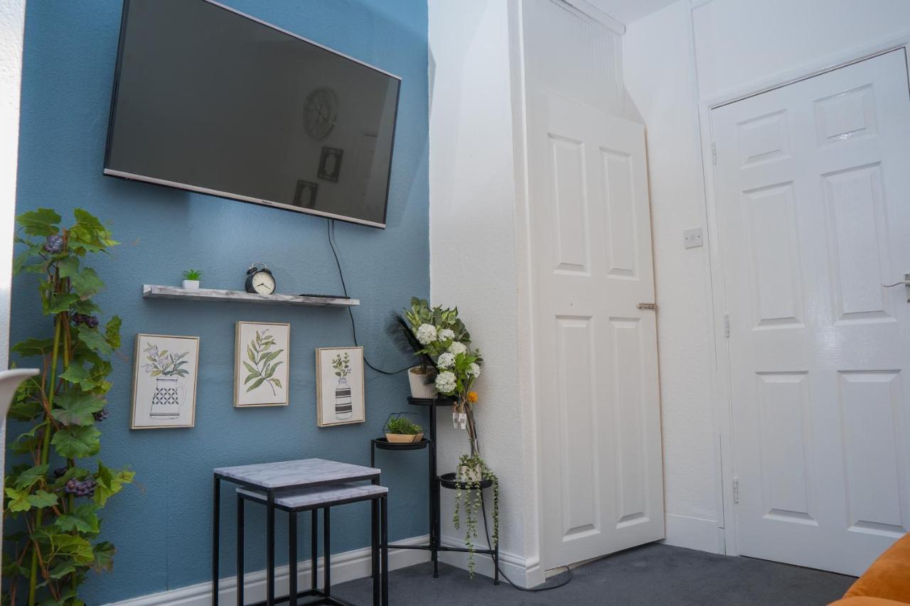 The Private Villa, Northampton Centre, 9 Beds, 5 Bedrooms, Sleeps 12 Exteriér fotografie