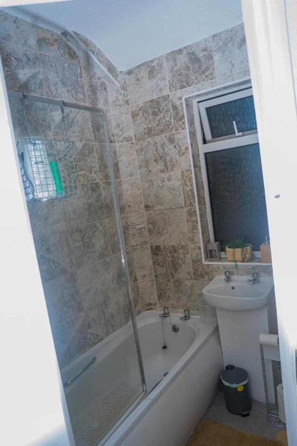The Private Villa, Northampton Centre, 9 Beds, 5 Bedrooms, Sleeps 12 Exteriér fotografie