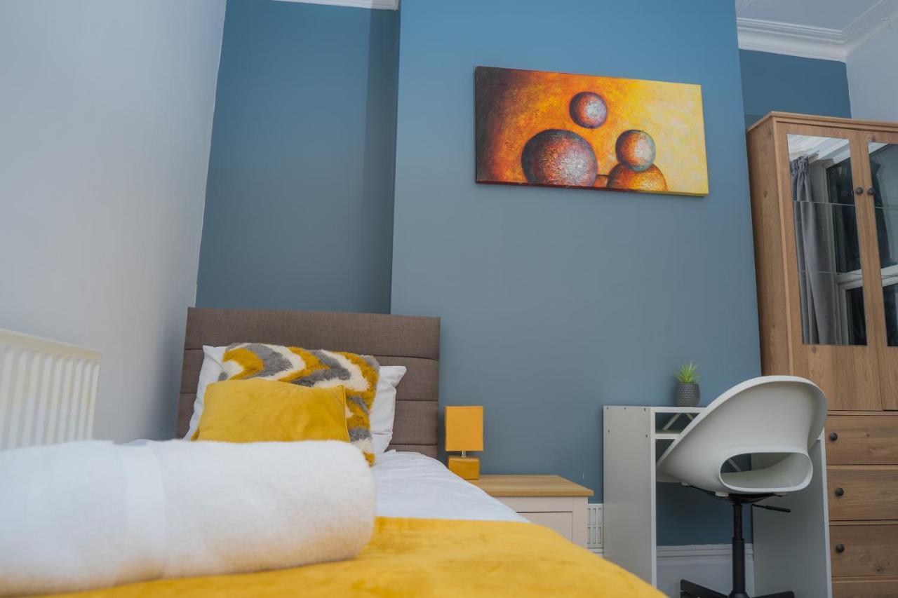 The Private Villa, Northampton Centre, 9 Beds, 5 Bedrooms, Sleeps 12 Exteriér fotografie