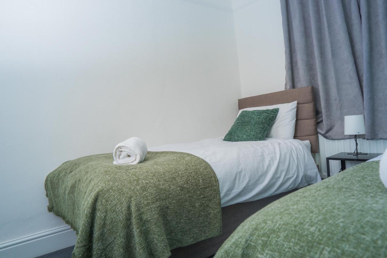 The Private Villa, Northampton Centre, 9 Beds, 5 Bedrooms, Sleeps 12 Exteriér fotografie