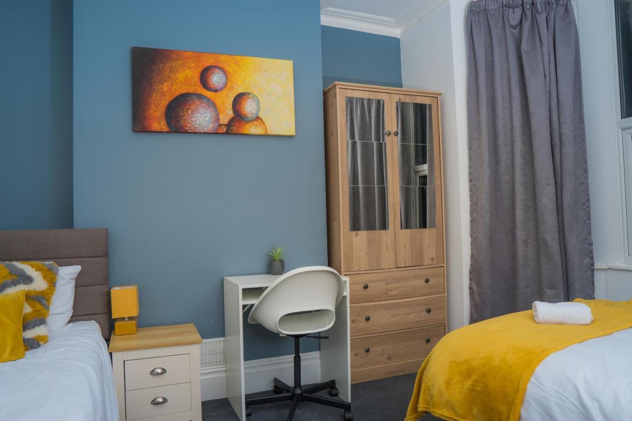 The Private Villa, Northampton Centre, 9 Beds, 5 Bedrooms, Sleeps 12 Exteriér fotografie