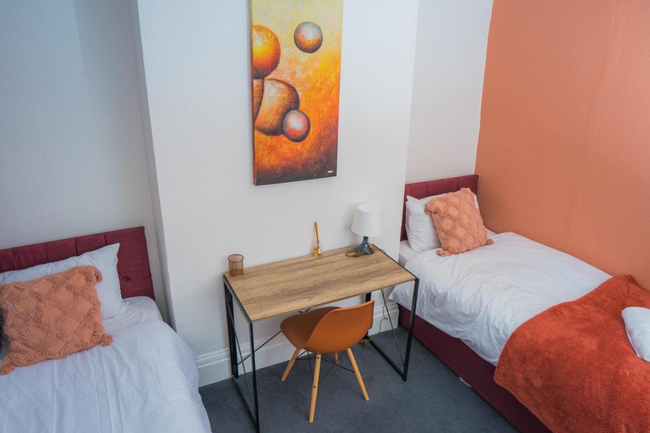 The Private Villa, Northampton Centre, 9 Beds, 5 Bedrooms, Sleeps 12 Exteriér fotografie