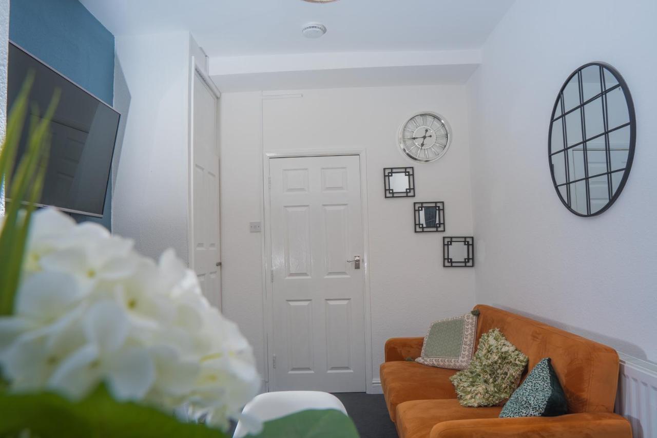 The Private Villa, Northampton Centre, 9 Beds, 5 Bedrooms, Sleeps 12 Exteriér fotografie